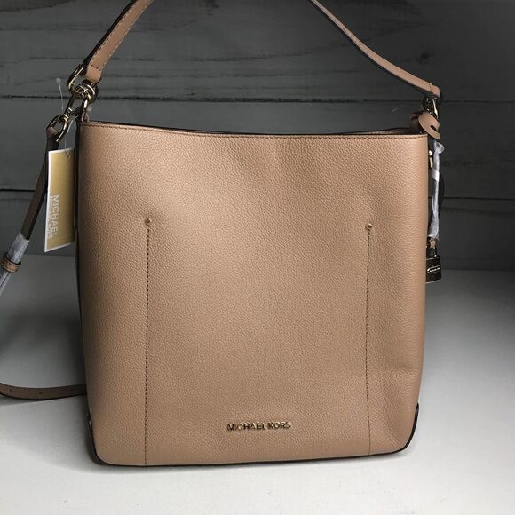 Michael Kors Hayes Bucket Shoulder NWT - Picture 1 of 8